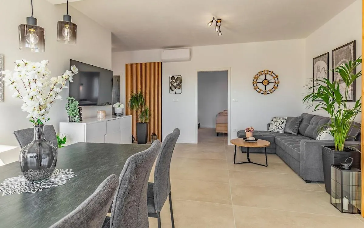 Villa Veluana Apartment 3 With A Balcony Pula Croatia