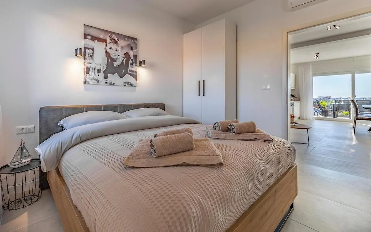 Villa Veluana Apartment 3 With A Balcony Pula 0*,  Croatia